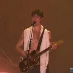 Vamos começar com Shawn Mendes que é conhecido não só por sua voz marcante, mas também por sua presença confiante no palco (Foto: Multishow)