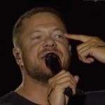 Dan Reynolds, vocalista do Imagine Dragons, é conhecido por sua energia explosiva no palco (Foto: Multishow)