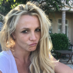 Britney Spears usou o antiacne Boo Boo Zap, da Benefit para dar fim ao problema na pele do rosto. (Foto: Instagram)