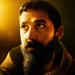 Para Shia LaBeouf, seu despertar religioso veio depois que ele estrelou o filme 'Padre Pio', de 2022. O filme conta a história do famoso santo católico, com LaBeouf interpretando o personagem principal. (Foto: Divulgação)