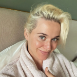 Além da maquiagem, Katy Perry usa também produtos da Proactiv para tratar a acne. (Foto: Instagram)