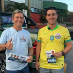 Nas redes sociais, Caio aparece em diversos vídeos publicados com Jair Bolsonaro e Nikolas Ferreira. (Foto: Reprodução)