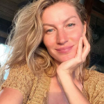 Gisele Bündchen teve problemas com acne durante a gravidez, para eliminá-la fez peeling de cristal. (Foto: Instagram)