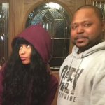 Em 2015, o irmão mais velho de Nicki Minaj, Jelani Maraj, foi acusado de est-prar uma menina de 11 anos. A rapper pagou US$ 100 mil para libertar seu irmão da prisão. (Foto: Instagram)