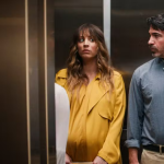 Baseado numa história real: um casal e um encanador tentam capitalizar em cima da febre do true crime. Na série Ava (Kaley Cuoco) e Nathan (Chris Messina) enfrentam uma crise nas finanças e no casamento antes do nascimento do primeiro filho. Um dia Nathan fica amigo do encanador que presta um serviço a eles e, quando uma bartender é assassinada, o casal suspeita que ele tenha sido o assassino. Ao invés de reportar à polícia, eles decidem criar um podcast de crimes reais e tentar ganhar dinheiro enquanto investigam o caso por conta própria. (Foto: Divulgação)