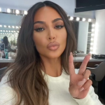 Criadora da KKW Beauty e da Skims, Kim Kardashian tem um patrimônio de US$ 1,7 bilhão. [9.597.351.581,00 em reais]. (Foto: Instagram)