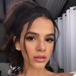 Após especulações de climão nos bastidores de evento, Bruna Marquezine revela por que tomou decisão de deixar de seguir Yasmin Brunet. (Foto: Instagram)