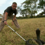 Famoso por atuar em O Senhor dos Anéis e na série Lost, Dominic Monaghan tem uma verdadeira paixão por insetos e répteis. (Foto: Reprodução/BBC Earth)