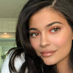 Fundadora da Kylie Cosmetics, Kylie Jenner conta com uma fortuna de US$ 710 milhões. (Foto: Instagram)