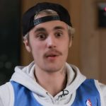 Nas imagens, Justin se emociona ao relembrar alguns desafios que enfrentou (Foto: Divulgação)