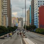 A lista acima da empresa, porém, NÃO contabiliza todas as cidades do planeta, somente um seleto grupo de metrópoles. (Foto: Pexels)