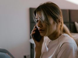 A Câmara dos Deputados aprovou nesta quarta-feira (11) um projeto de lei que aumenta a pena para feminicídio e para crimes cometidos contra a mulher. (Foto: Pexels)