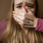 Atualmente, a lei prevê que o feminicídio deve ser punido com prisão de 12 a 30 anos. (Foto: Pexels)