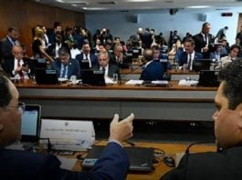 Caso a proposta se torne lei, serão necessários, no mínimo, 342 votos na Câmara e 54 no Senado para a derrubada de uma decisão judicial. (Foto: Facebook)