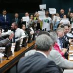 Segundo o texto aprovado, o Congresso poderá suspender decisões do STF quando considerar que elas excedem o papel jurisdicional e criam novas normas de forma geral e abstrata. (Foto: Agência Brasil)