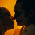 “Coringa: Delírio à Dois” já está em exibição nos cinemas. (Foto: Warner)