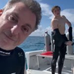 Luciano Huck mergulha com tubarões e leva o filho, Benício, junto (Foto: Instagram)