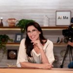 "Temos uma geração que curte muito vídeos de comida, mas não cozinha. Temos uma geração que consome vídeos de influencers de gastronomia, mas fala 'não sei fazer um ovo frito'", disse Paola Carosella (Foto: Instagram)