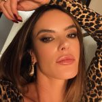 "Acho que nunca imaginei, mas a vida é cheia de surpresas", disse Alessandra Ambrosio (Foto: Instagram)