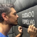 "Ele era mais velho do que eu. Um belo dia chutei a bola nele, que falou algo como: 'Está maluco, rapaz'?! Eu falei: 'O que foi?', já me arrependendo", disse João Vicente (Foto: Instagram)