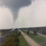 O vídeo foi registrado na Interstate 75, uma das principais rodovias do estado, que conecta o sul ao norte da Flórida. (Foto: TV Globo)