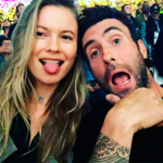 Adam Levine e Behati Prinsloo - Diferença de idade: 10 anos. (Foto: Instagram)