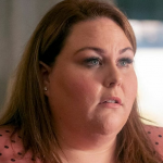 Recentemente, Chrissy Metz, a estrela de This is Us, revelou em entrevista à People que o padrasto, um homem que ela identifica apenas pelo apelido Trigger, a agredia constantemente na infância e adolescência. (Foto: Divulgação)