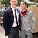 O ator Darren Criss e Grant Gustin também são vistos como homens LGBT. (Foto: Reprodução/Pinterest)