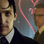 Na série, o personagem é apaixonado pelo também vilão Edward Nygma/Charada (papel de Cory Michael Smith). (Foto: Divulgação)