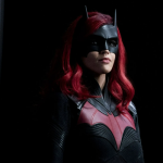 Para a segunda temporada, a produção escalou uma nova Batwoman com direito à entrada de uma nova personagem, Ryan Wilder (papel de Javicia Leslie). A atriz é bi; na vida real. (Foto: Divulgação)