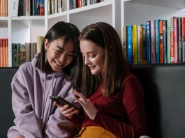 Entre as crianças e os adolescentes que usam internet no Brasil, 83% têm perfis em plataformas como WhatsApp, Instagram, TikTok e YouTube, revelou a pesquisa TIC Kids Online Brasil 2024, divulgada nesta quarta-feira (23). (Foto: Pexels)