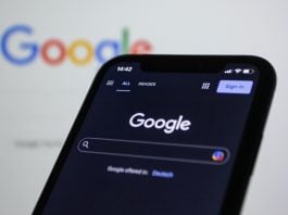 O Departamento de Justiça dos EUA disse nesta terça-feira (9) que pode pedir a um juiz que obrigue o Google a se desfazer de partes de seus negócios, como o navegador Chrome e o sistema operacional Android. (Foto: Pexels)