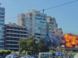 Imagens capturadas pela AFPTV mostram uma densa nuvem de fumaça cinza pairando sobre a capital libanesa após os ataques. (Foto: Facebook)