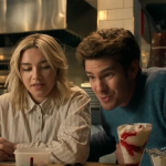 A nova produção da A24 traz Florence Pugh como uma chef promissora que conhece o recentemente divorciado Tobias (Andrew Garfield) de uma forma curiosa: ela quase o atropela. (Foto: Divulgação)