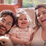 Para compor a mala de maternidade de Ravi foram separados três looks completos, entre eles a primeira roupinha que o bebê usará e o look escolhido para Ravi deixar a maternidade. (Foto: Instagram)