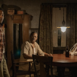 Um piano herdado gera um conflito familiar feroz. De um lado, o irmão que quer vendê-lo (John David Washington); do outro, a irmã (Danielle Deadwyler) que se recusa a abrir mão da relíquia. (Foto: Netflix)