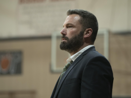 O uso de inteligência artificial no cinema é o terror do momento para muitos, mas não parece afetar o ator, diretor e roteirista Ben Affleck. (Foto: Warner)