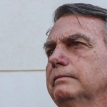 Com isso, Bolsonaro conversou com o repórter do portal "Metrópoles" e depois postou a entrevista em seu perfil na rede social X. (Foto: Agência Brasil)