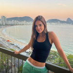 A empresária Vera Viel falou na quarta-feira (27) sobre os cuidados com sua pele após a retirada recente de um tumor raro e maligno de sua perna esquerda. (Foto: Instagram)