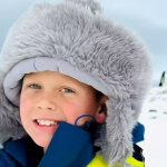 Jamie, de Preston, Lancs, no Reino Unido, disse: “Visitar todos os continentes foi incrível. A Antártida foi muito divertida, acampando na neve e vendo tantos pinguins. Estava frio lá, então acho que quero ir para algum lugar quente depois, talvez para a África”. (Foto: Reprodução)