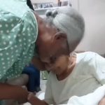 Dona Lia, de 95 anos, visitou sua amiga de longa data, Dona Maria, de 101 anos, em um reencontro que chamou atenção pela troca de palavras de apoio e reflexões sobre a vida. (Foto: Instagram)