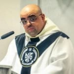 Doutor em Teologia Moral pela Universidade da Santa Cruz, em Roma, ele também oferece cursos religiosos, com valores que ultrapassam R$ 800 por ano. (Foto: Instagram)