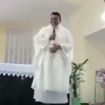 Padre Antônio, conhecido por seu carisma e proximidade com a comunidade, aproveitou para brincar ainda mais com a situação: (Foto: Instagram)