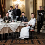 Gran Hotel: O Gran Hotel, um dos locais mais luxuosos da Espanha, esconde segredos sombrios. Julio consegue um emprego no hotel para investigar o desaparecimento de sua irmã, mas acaba se envolvendo com uma hóspede nada comum. (Foto: Divulgação)