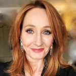 J.K Rowling sente orgulho de ter o escotismo no coração. A escritora de Harry Potter revelou em uma entrevista que seu distintivo favorito era o de primeiros socorros. (Foto: Instagram)