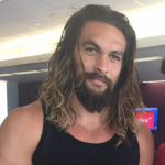 Jason Momoa cresceu em Iowa e foi criado pela mãe, Coni, uma pessoa que não apenas o educou, mas também moldou sua forma de ver o mundo. (Foto: Instagram)