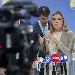 Ao ser questionada pela jornalista Denise Rothenburg sobre a possibilidade de pacificação política no Brasil após o ataque, Celina destacou que as mensagens encontradas no celular de Wanderley Luiz indicam desequilíbrio emocional e psicológico. (Foto: Agência Brasil)