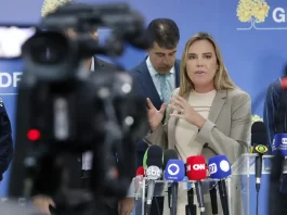 Ao ser questionada pela jornalista Denise Rothenburg sobre a possibilidade de pacificação política no Brasil após o ataque, Celina destacou que as mensagens encontradas no celular de Wanderley Luiz indicam desequilíbrio emocional e psicológico. (Foto: Agência Brasil)