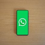 O WhatsApp pedirá permissão para procurar backups na sua conta Google. (Foto: Pexels)