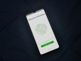 O aplicativo do WhatsApp disponibiliza uma funcionalidade para trancar conversas com senhas e tirá-las da caixa de entrada, aumentando a privacidade do usuário. (Foto: Pexels)